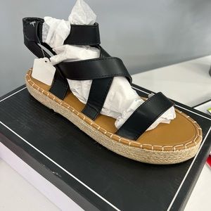 Black sandals Size 7
